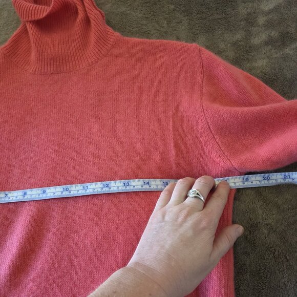 Neiman Marcus 100% Cashmere Turtleneck Sweater M Coral Pink Soft Luxe Knit - Picture 10 of 14